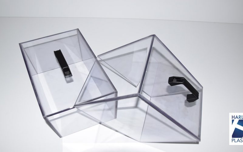 CARTER EN PLASTIQUE PC INCOLORE AVEC POIGNEE
