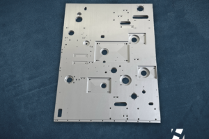 Plaque machine en aluminium