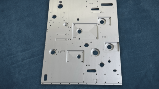 Plaque machine en aluminium