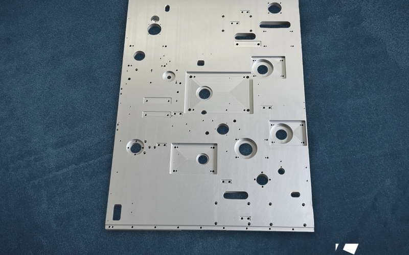 Plaque machine en aluminium