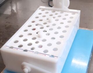 PANIER EN PVDF POUR TRAITEMENT DE SURFACE DES METAUX